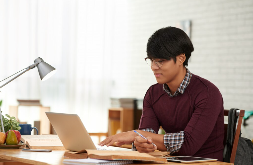 Aturan Baru Kampus 2026: WFH Jumat dan Kuliah Daring Diperluas